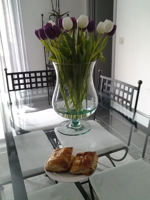 твои голландские тюльпаны и мои хачапури.