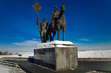 Памятник Богдану Хитрову, основателю Симбирска.