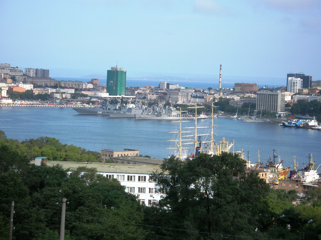На Владивосток можно долго смотреть.Это до знаменитых мостов.