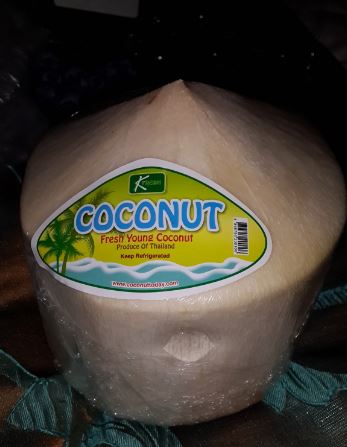 Тайский кокос очень вкусный. Открывается углом стола.15ю.JPG