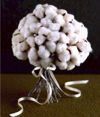 cotton-blossoms-wedding-flowers-bridal-bouquet-rustic-wedding-farm-wedding.jpg