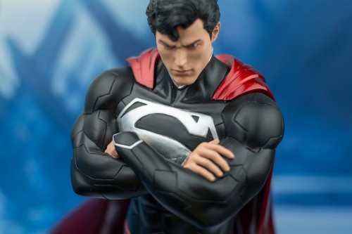 black-superman-statue-convention-exclusive-ikon-collectables-09.jpg