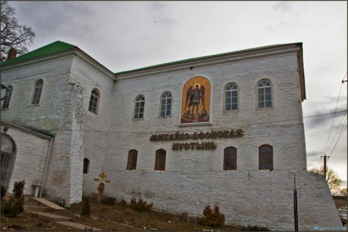 Собирали недалеко от монастыря
