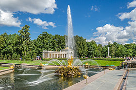 Samson_fountain_in_Peterhof_02.jpg