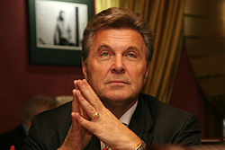 250px-Lev_Leschenko.jpg