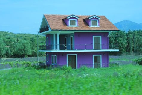 проезжала мимо, чудный домик цвета лаванды