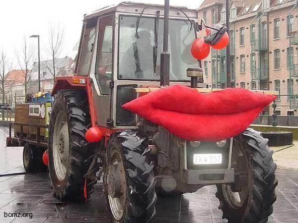 865870-2011.01.01-10.35.23-bomz.org-lol_vesieliyyi_traktor.jpg
