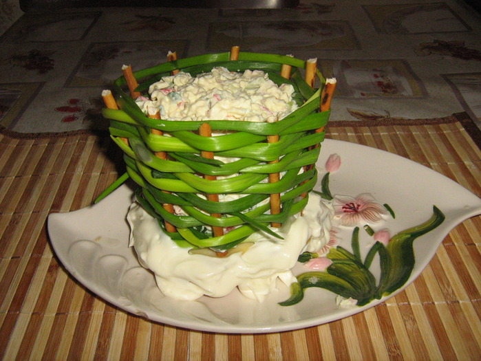 73694099_large_4371274_korzinkassalatom662295.jpg